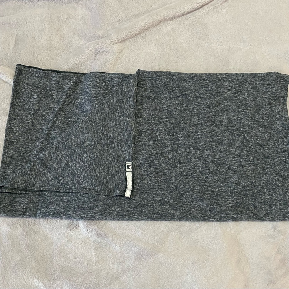 Lululemon Vinyasa snap gray scarf/wrap